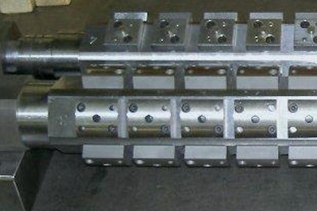 Outils poinçon-matrice rotatif